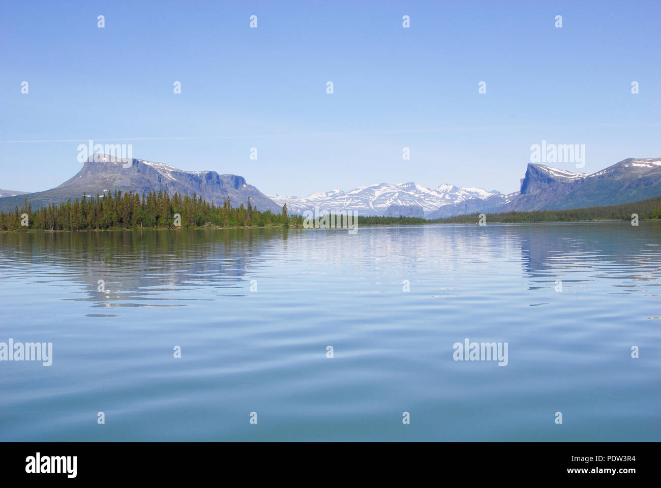 Die Schönheit der Wildnis Laponia - See Laitaure Wasser Reflexionen. Stockfoto