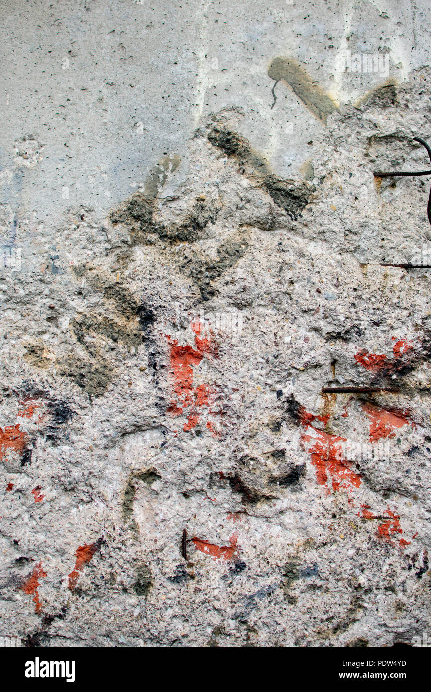 Wandbilder entlang der ursprünglichen Teile der Berliner Mauer, Deutschland gemalt. Stockfoto