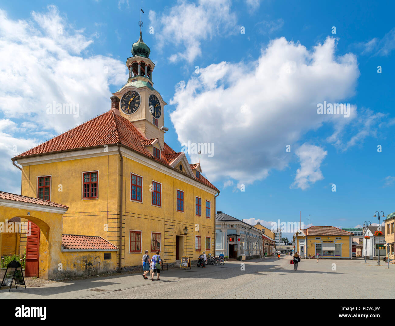 Rauma, Finnland. Altes Rathaus am Marktplatz (kauppatori), Vanha Rauma (Altstadt), Rauma, Satakunta, Finnland Stockfoto