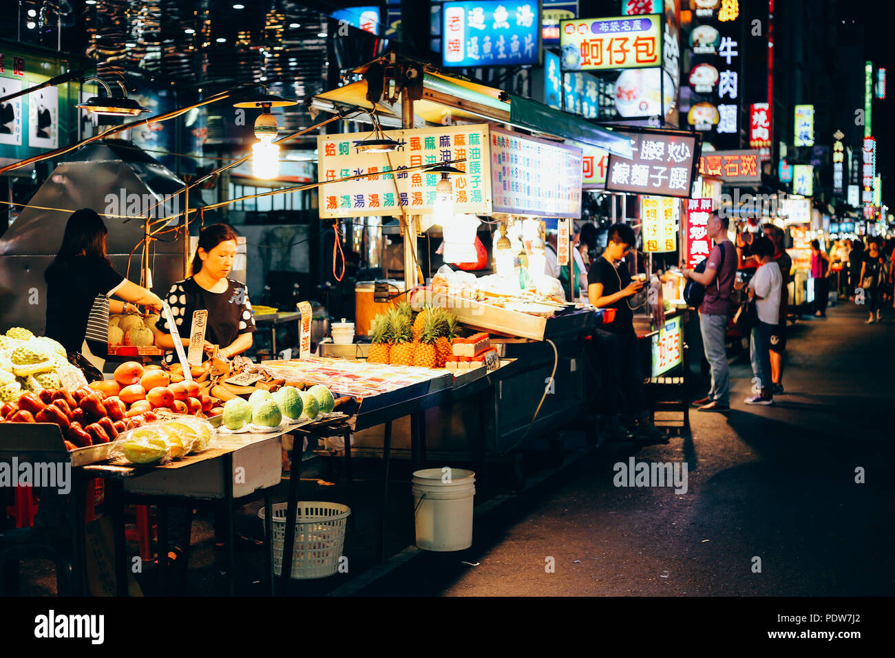 Kaohsiung, Taiwan - 7. Mai 2018: Liuhe Night Market Food Street Stockfoto