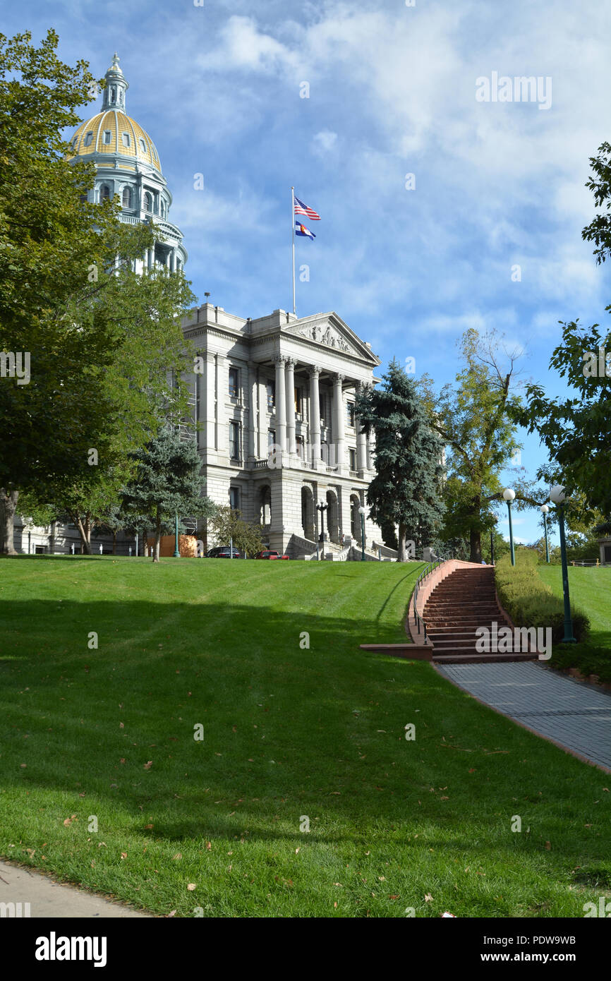 Colorado State Capitol Building mit der Begründung in den Vordergrund. Ausschließliche Rechte verwaltet der Foto Stockfoto