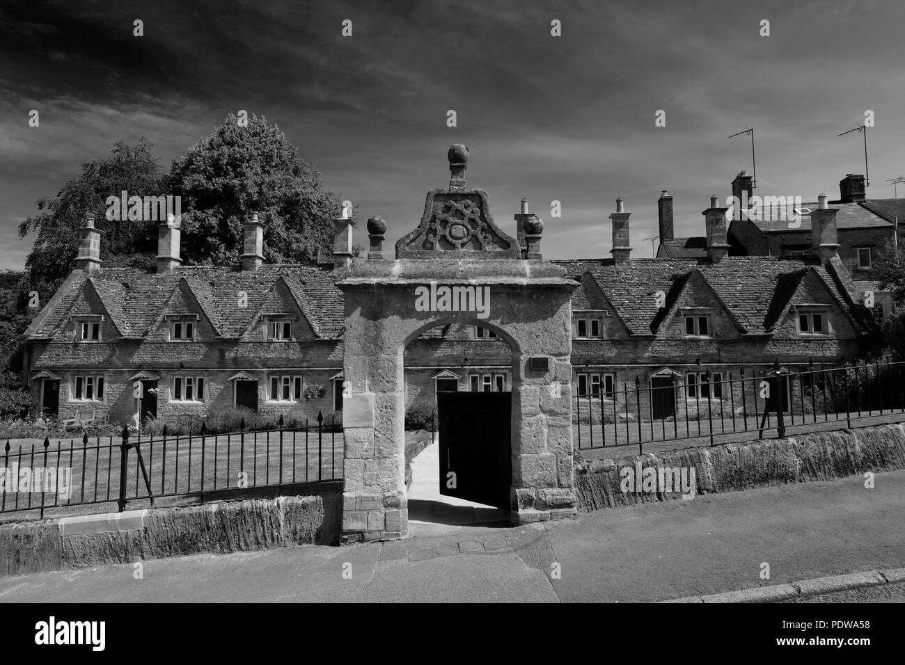 Die aus Stein gebauten Armenhäuser in Chipping Norton, Oxfordshire Cotswolds, England, Großbritannien Stockfoto