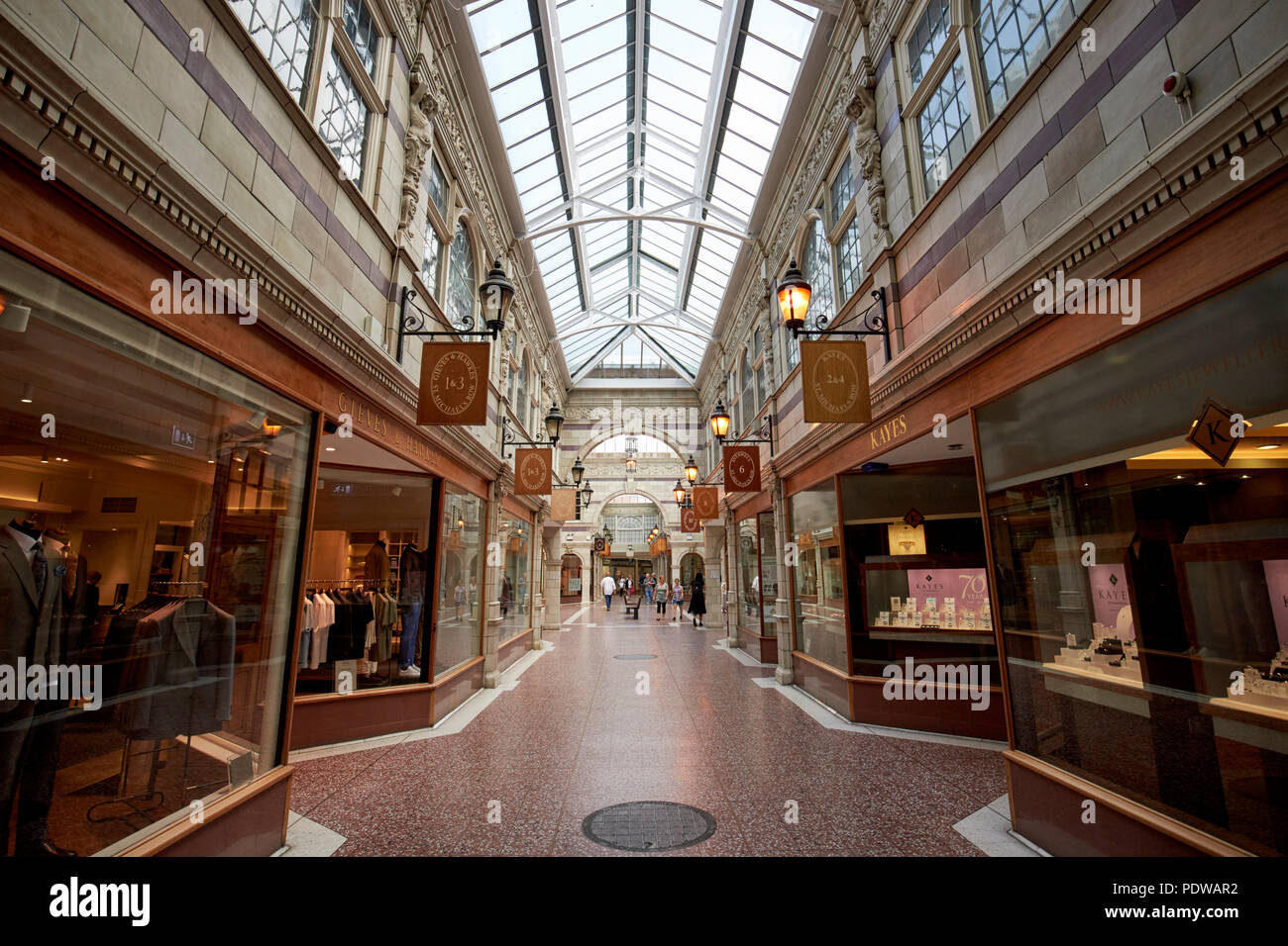 Innenraum der Grosvenor Einkaufszentrum Gebäude Teil der Chester Reihen auf der Bridge Street Chester Cheshire England Großbritannien Stockfoto