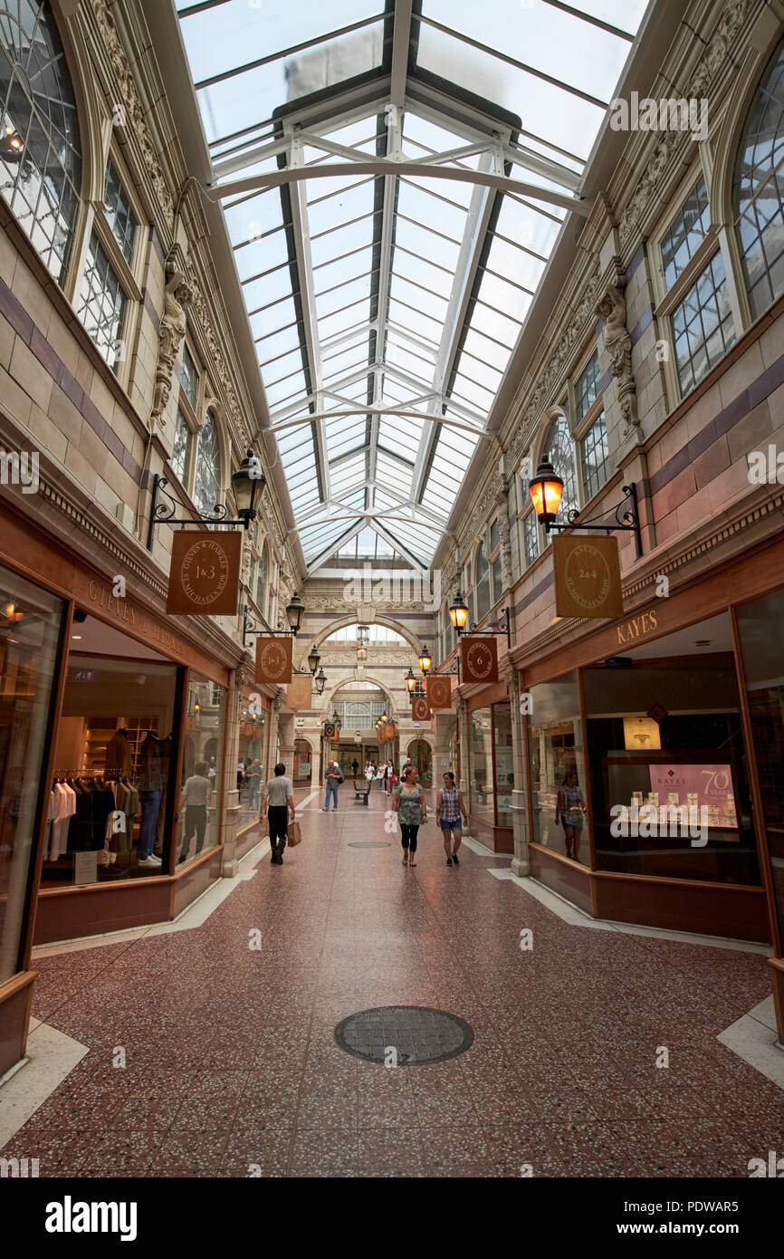 Innenraum der Grosvenor Einkaufszentrum Gebäude Teil der Chester Reihen auf der Bridge Street Chester Cheshire England Großbritannien Stockfoto