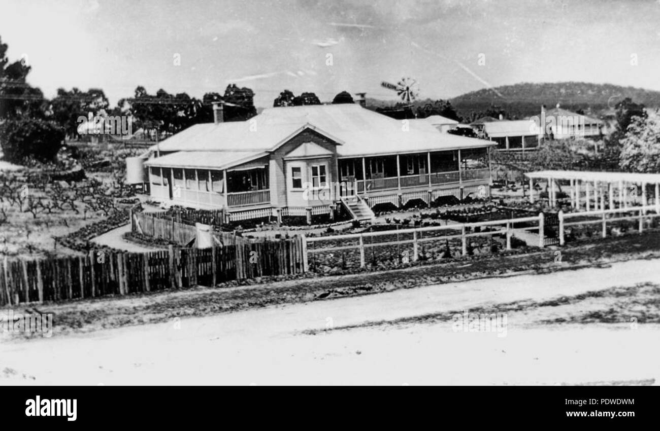 215 StateLibQld 1 127047 Haus, bekannt als El Arish an Stanthorpe, Ca. 1920 Stockfoto