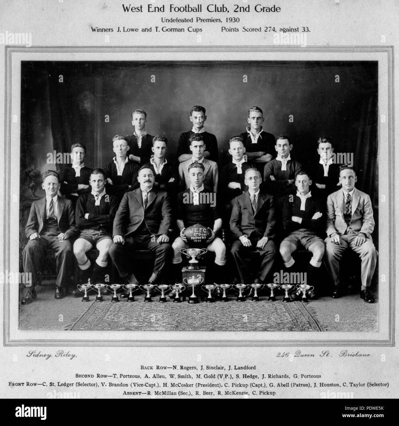 215 StateLibQld 1 128174 West End Football Club, 2 Grad, undefeated Premiers, 1930 Stockfoto