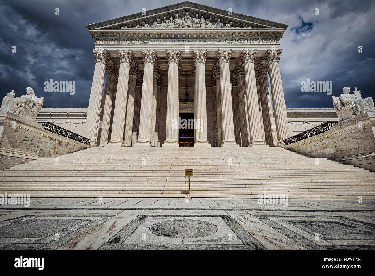 Die Vorderseite des US Supreme Court in Washington, DC. Stockfoto