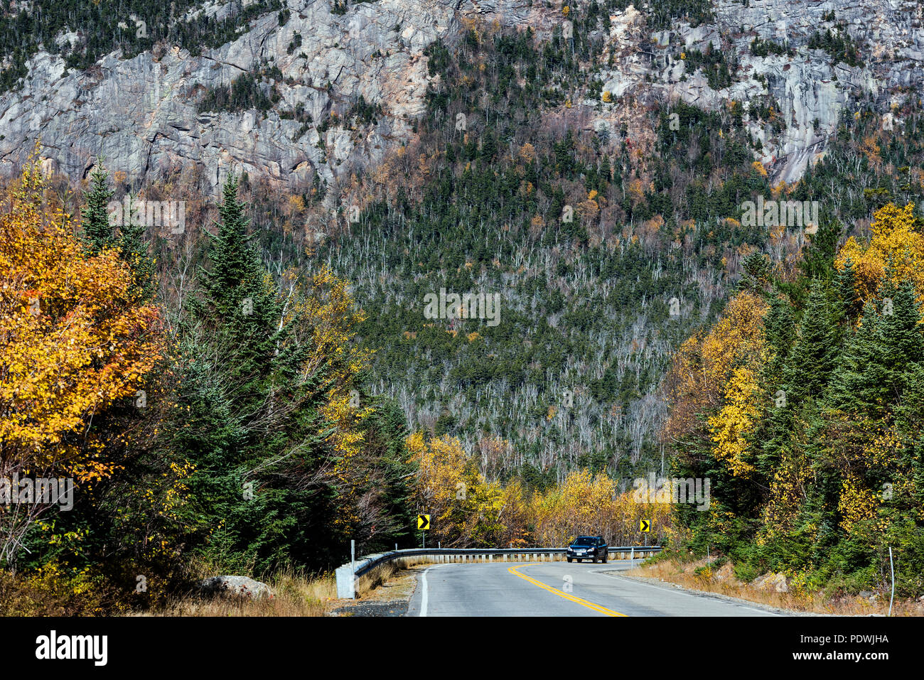 Landschaftlich reizvolle Fahrt durch die White Mountains National Forest, New Hampshire, USA. Stockfoto