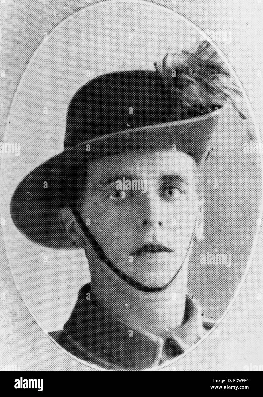279 StateLibQld 2 107216 R. Grau, Weltkrieg Soldat, 1915 Stockfoto