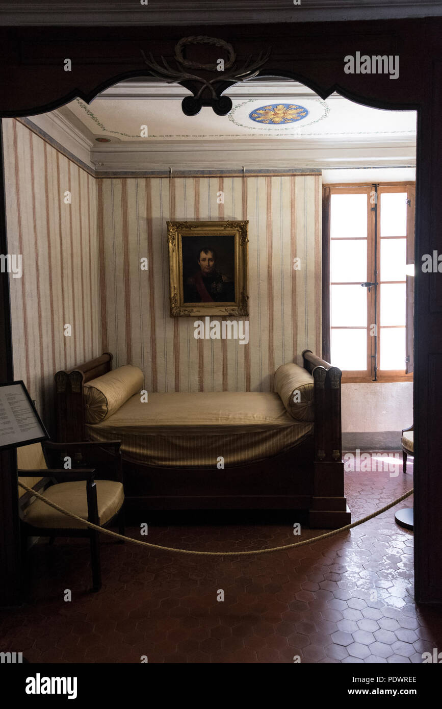 Das Bett in der Ecke im Schrank, wo Napoleon nach seiner Rückkehr aus Ägypten Kampagne 1799 im Maison Bonaparte, Geburtsort und die Familie zu Hause geschlafen, Stockfoto