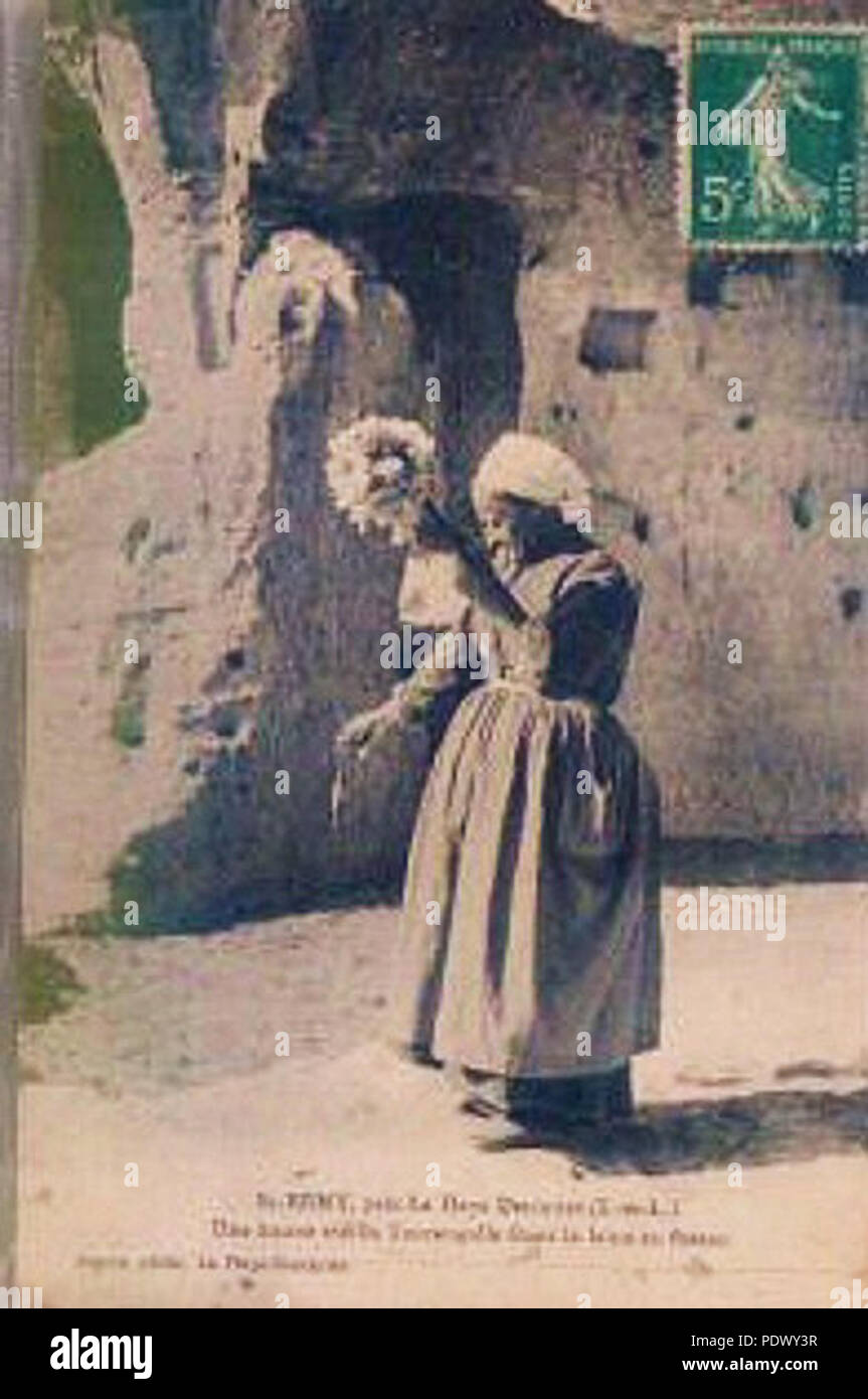 130 Fileuse provençale avec quenouille et fuseau Stockfoto