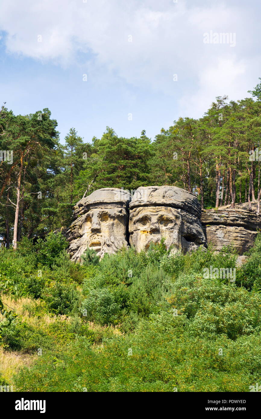 Sandsteinfelsen Skulpturen Teufel Köpfe in der Nähe von Zelizy, Tschechische Republik Stockfoto