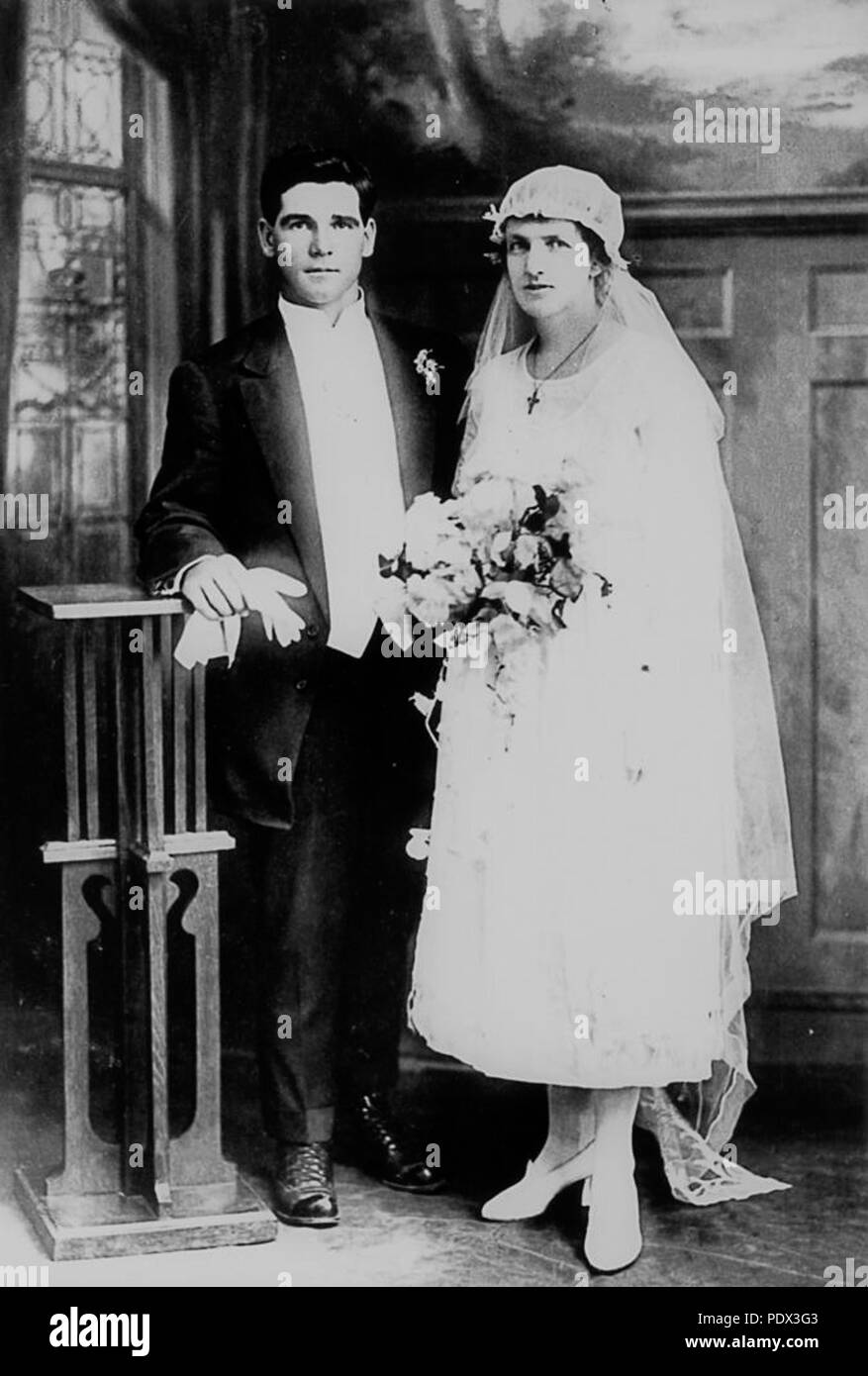 247 StateLibQld 1 192891 Hochzeit von Hugh Doherty und Vera Johnson, Ca. 1925 Stockfoto