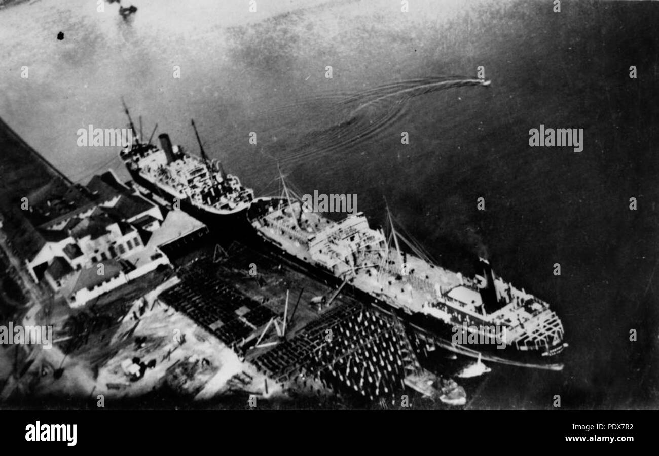 267 StateLibQld 1 47792 Luftbild der Hamilton Kühlhaus Kaianlagen mit Bauarbeiten, Ca. 1929 Stockfoto