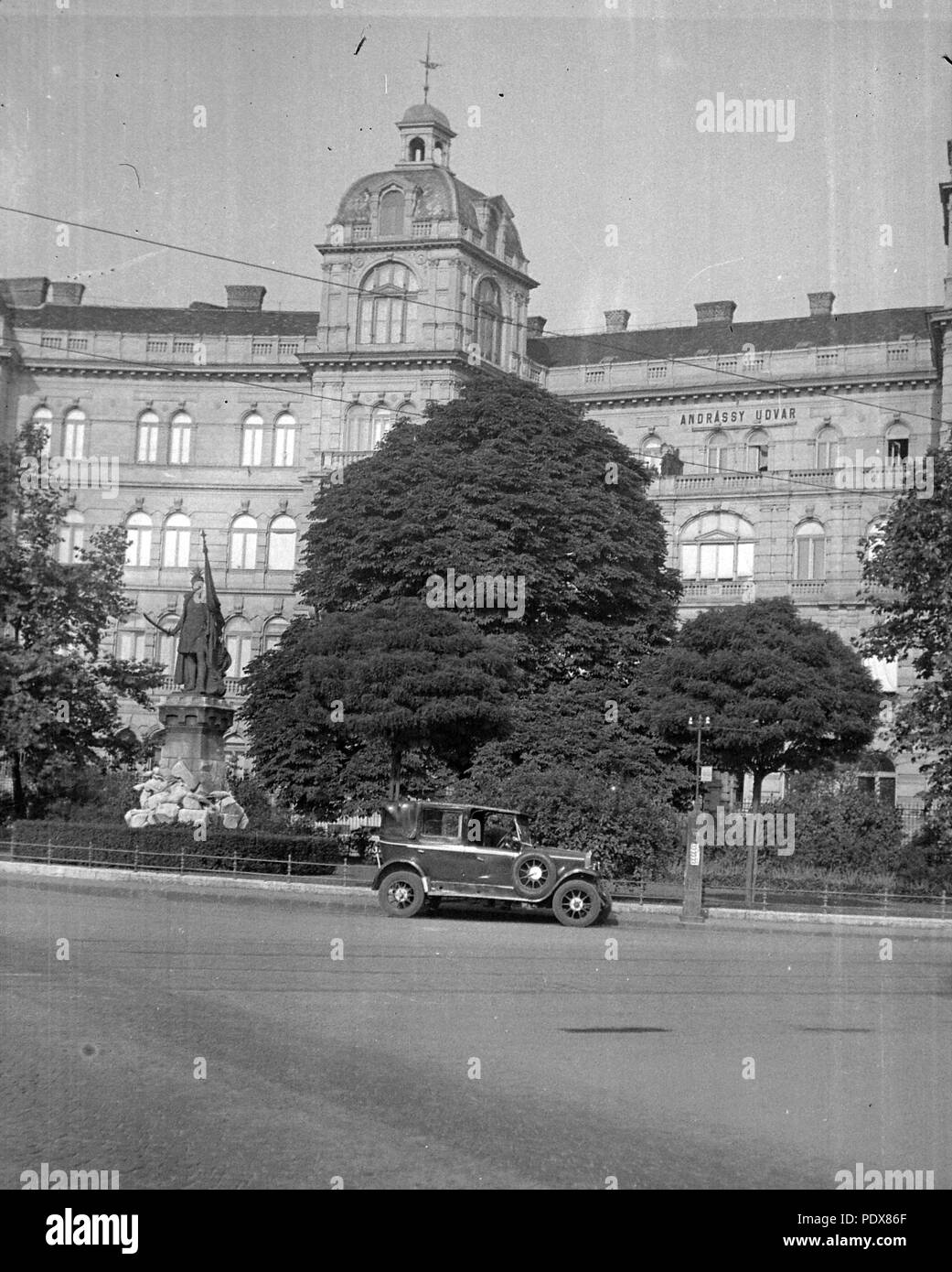 5 Kodály Körönd (KÖRÖND), az Andrássy udvar előtt Zrinyi Miklós szobra. 11544 Fortepan Stockfoto