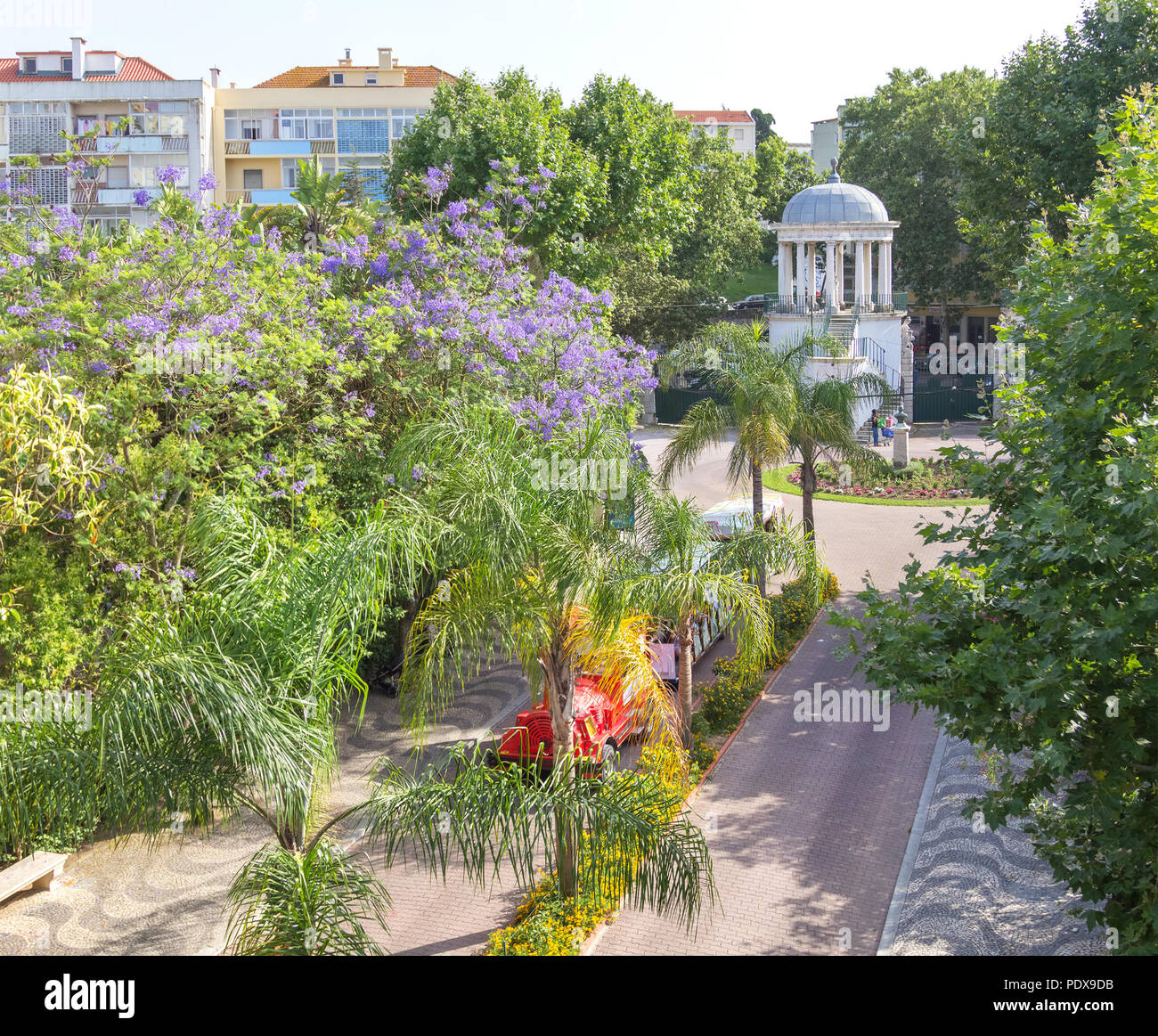 Schöne Gasse im Zoo von Lissabon. Portugal Stockfoto