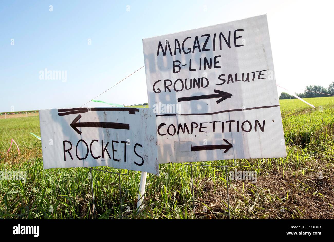 August 10, 2018 - Mason City, Iowa, USA - Beschilderung im mittleren Feld während der jährlichen Pyrotechnik Gilde International Convention auf der North Iowa Events Center. Betitelt "Blitz und Feuer", "der Konvent verfügt über Workshops, Wettbewerben und Vorführungen, darunter mehrere öffentliche Feuerwerk während der Veranstaltung." (Bild: © Brian Cahn über ZUMA Draht) Stockfoto