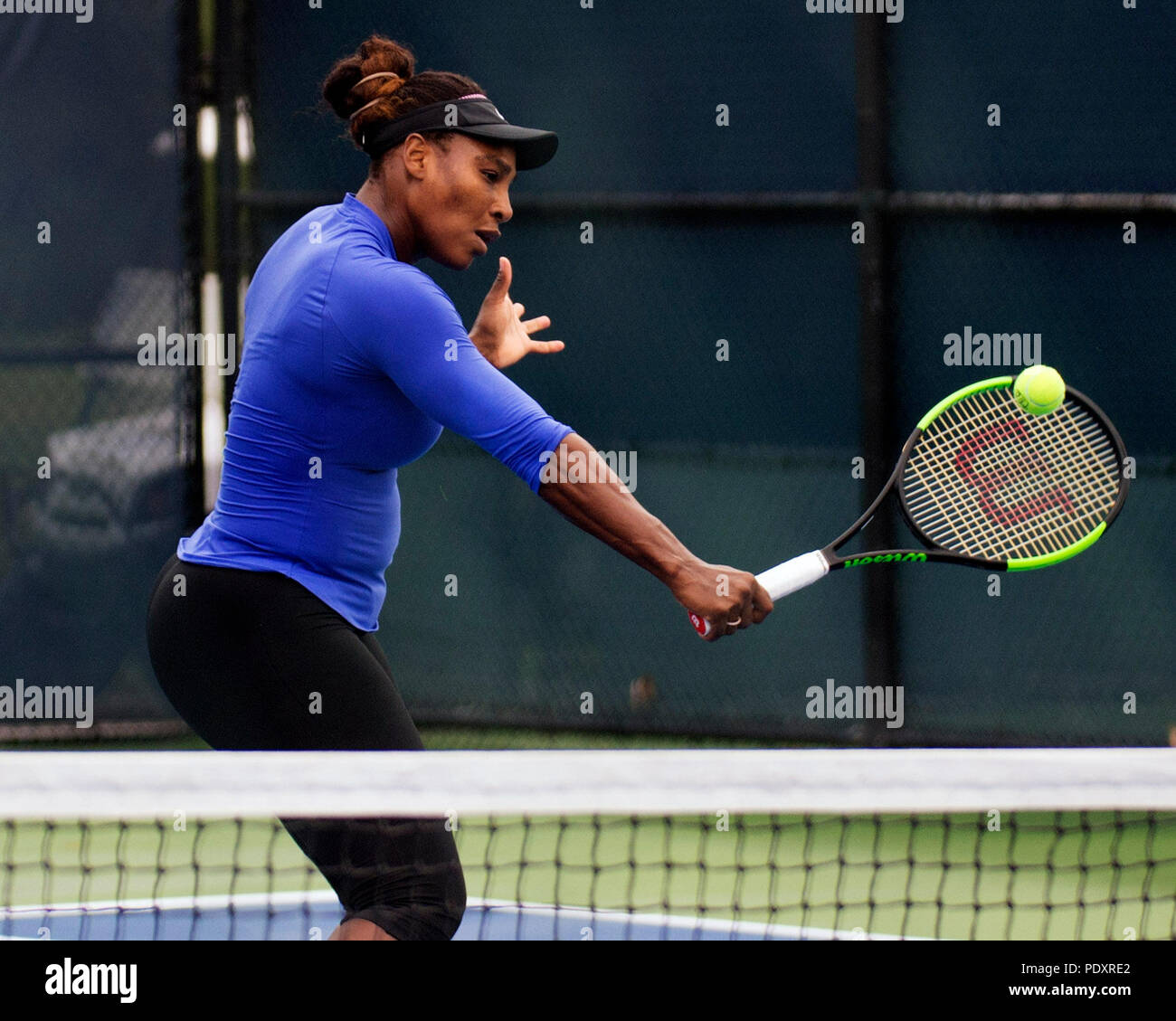 Ohio, USA, 11. August 2018: Serena Williams während der Praxis an der westlichen Süden öffnen, Mason, Ohio USA. Brent Clark/Alamy leben Nachrichten Stockfoto