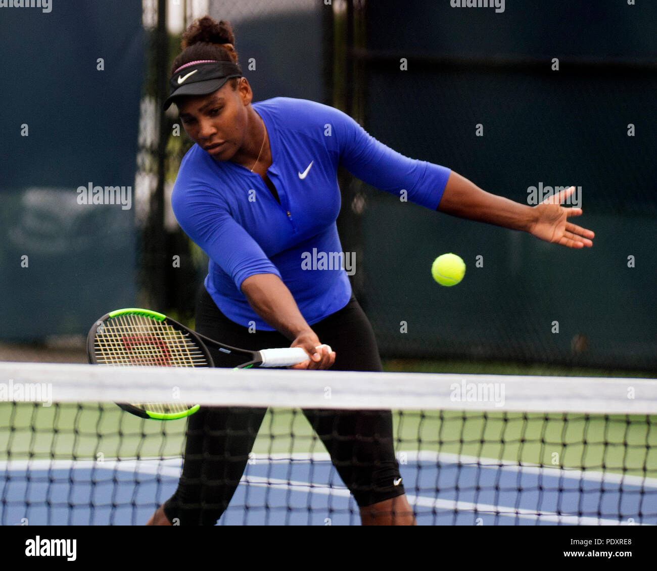 Ohio, USA, 11. August 2018: Serena Williams während der Praxis an der westlichen Süden öffnen, Mason, Ohio USA. Brent Clark/Alamy leben Nachrichten Stockfoto