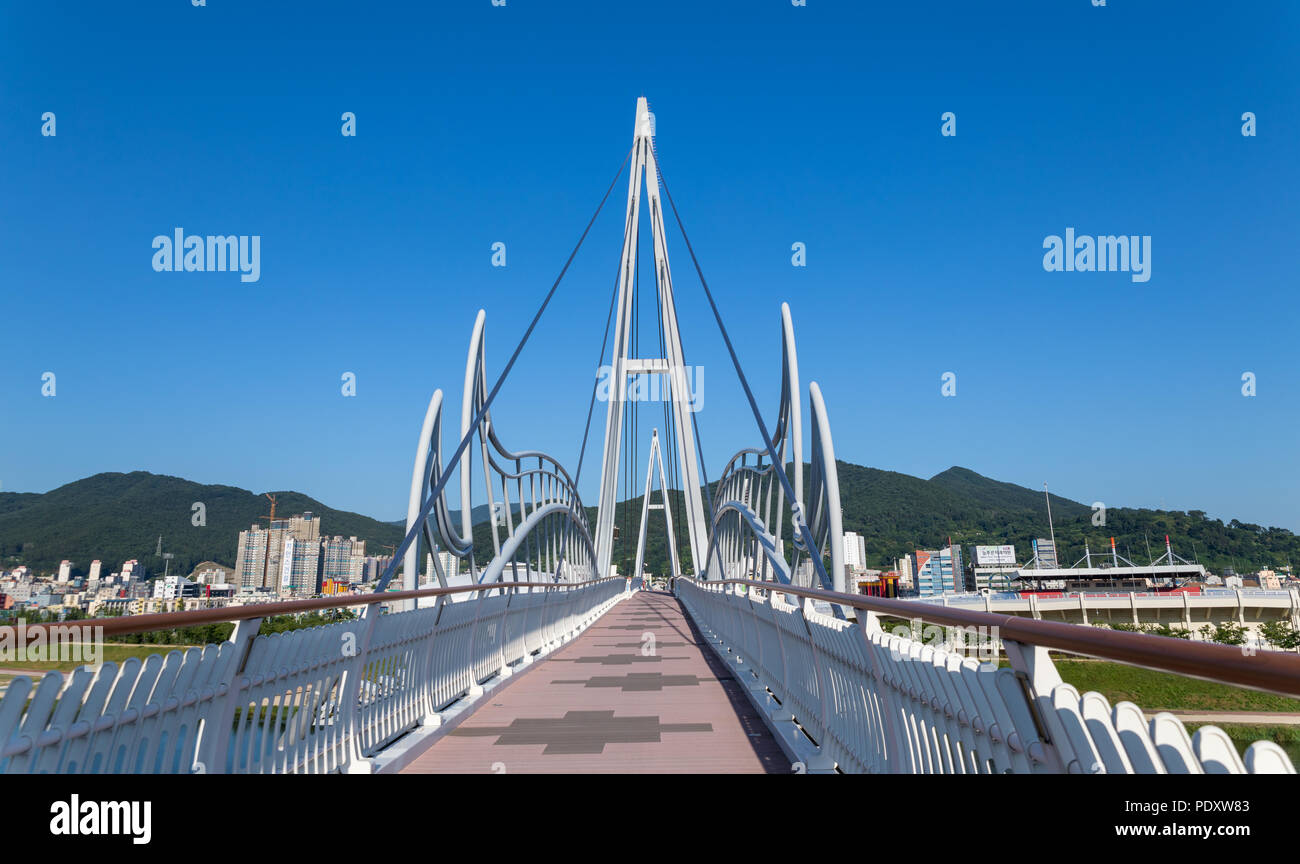 Yangsan, Südkorea - August 2, 2018: Yangsan cloud Wanderwege in Riverside Downtown Stockfoto