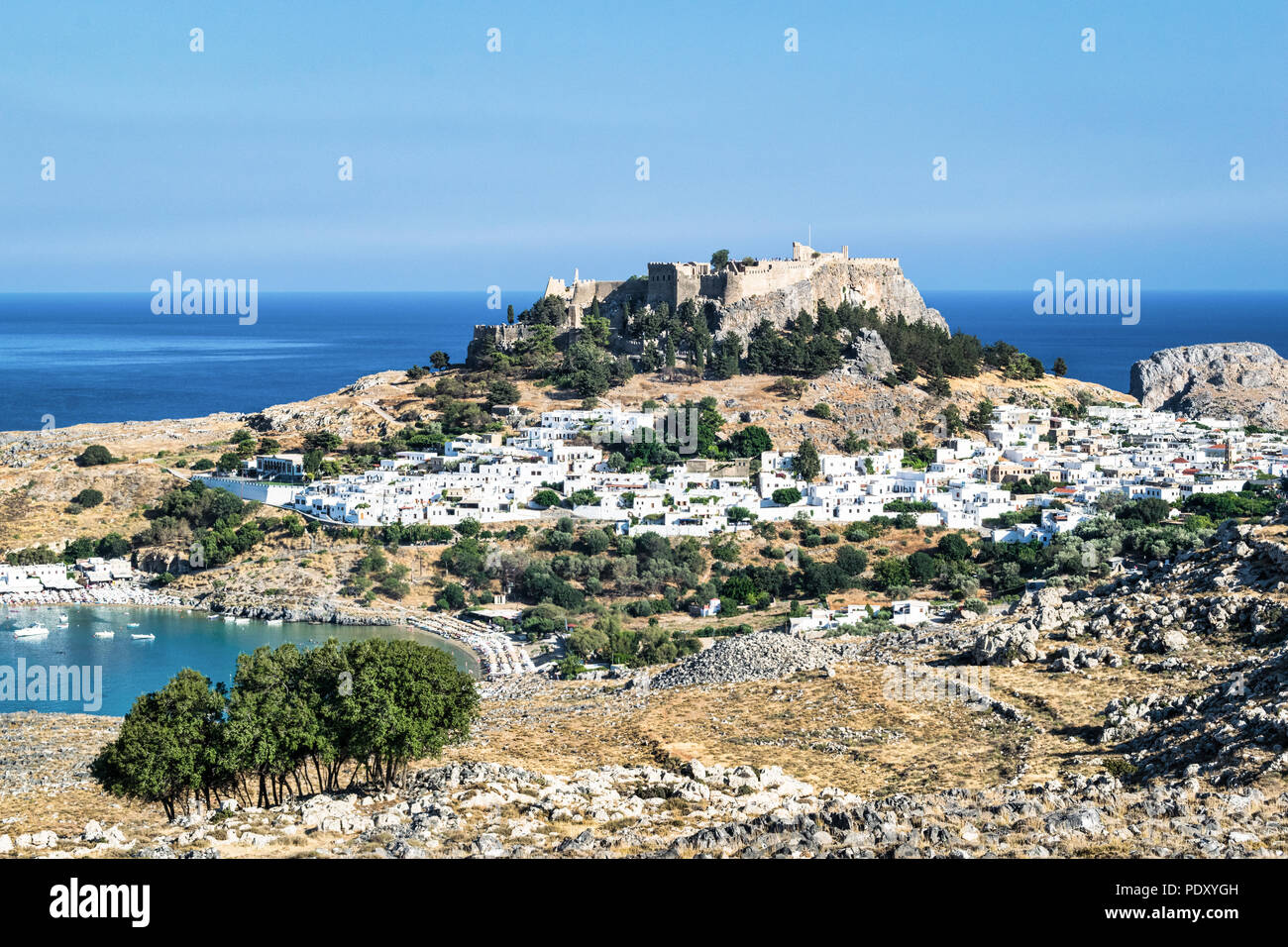 Das ist ein Bild von dem Dorf Lindos auf der griechischen Insel Rhodos im Ägäischen Meer. Stockfoto