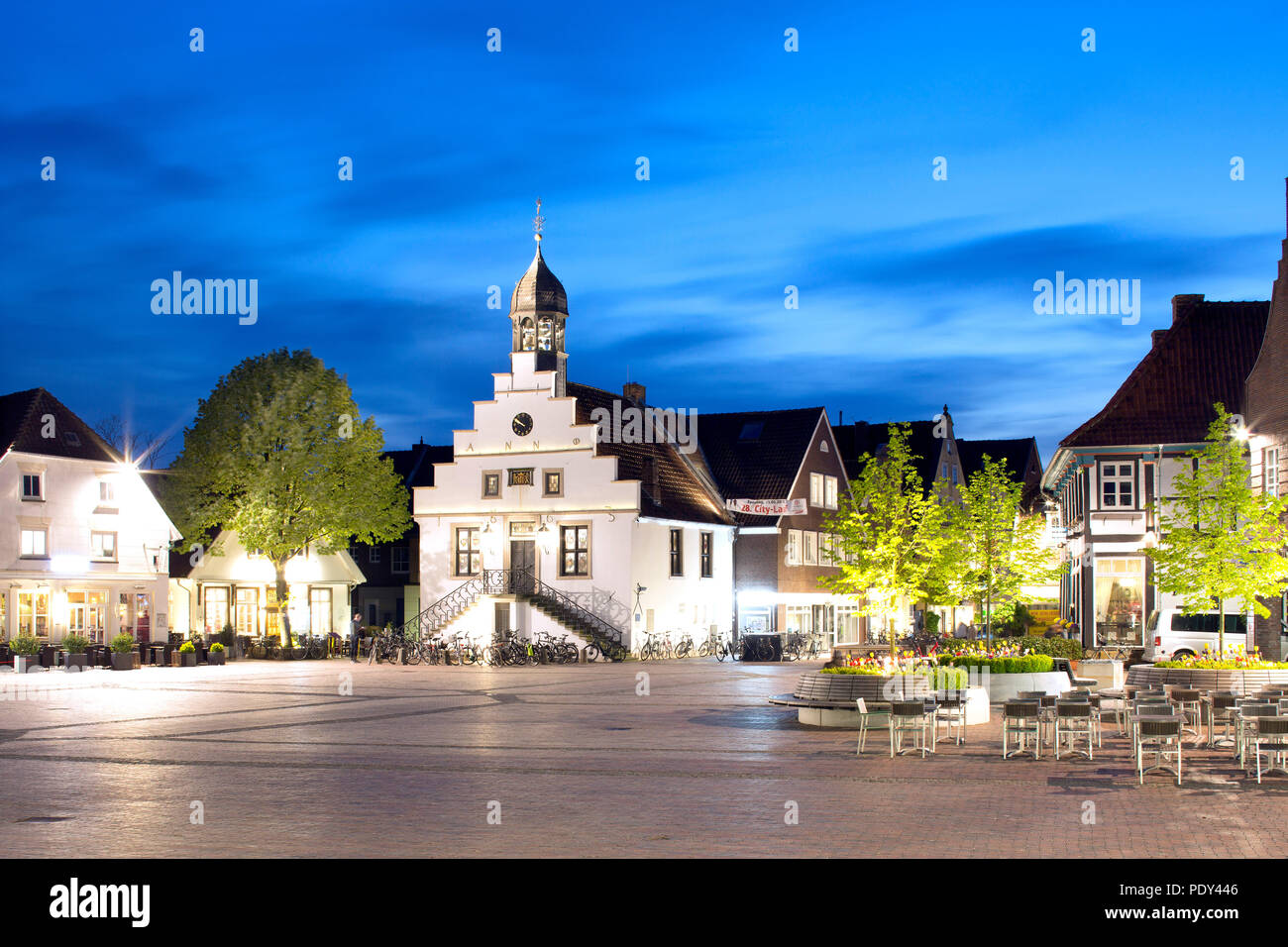 Historische Lingen Rathaus am Marktplatz, Lingen, Emsland, Niedersachsen, Deutschland Stockfoto