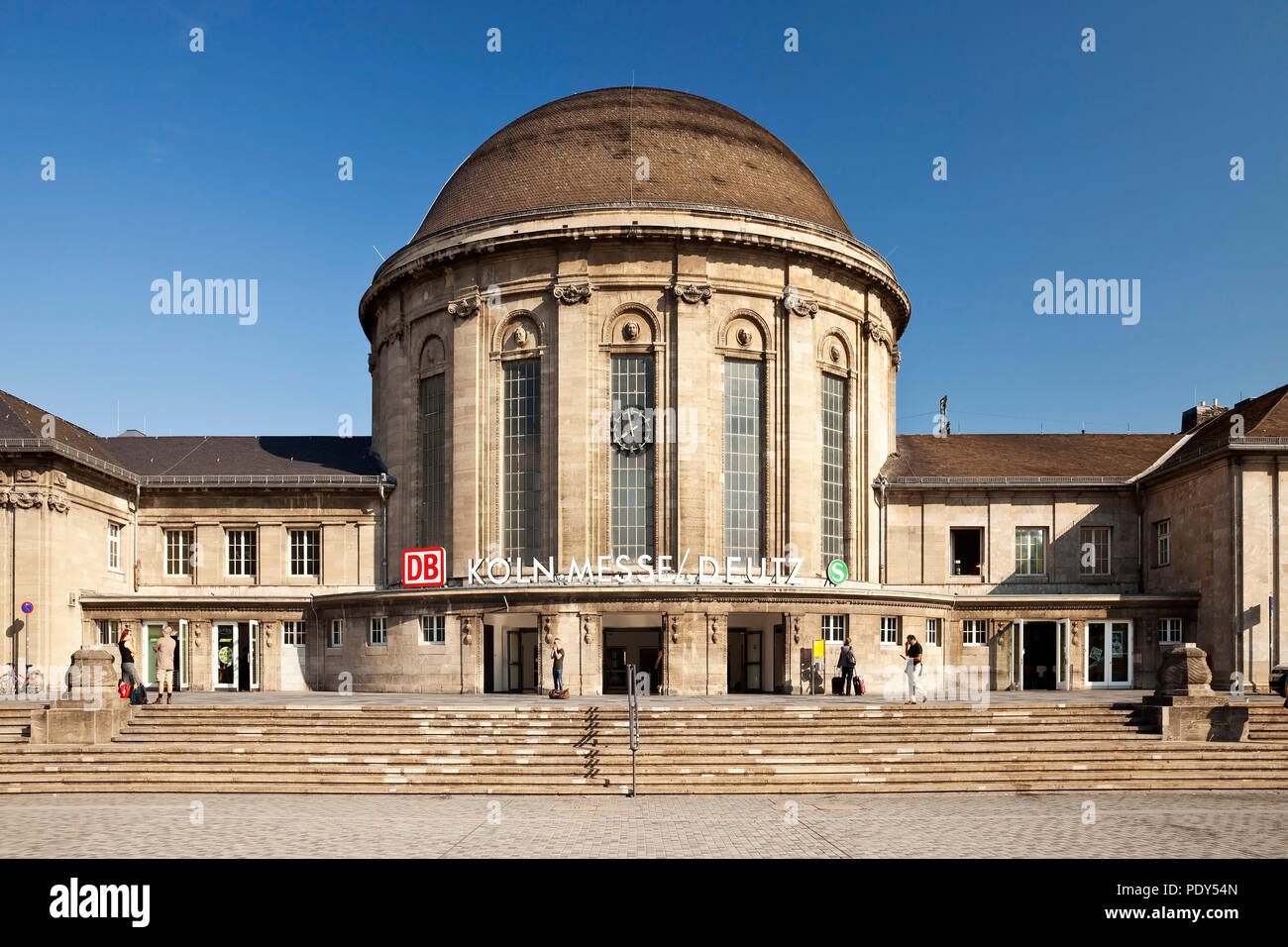 Kuppelbau Bahnhof Deutz, Köln, Rheinland, Nordrhein-Westfalen, Deutschland Stockfoto