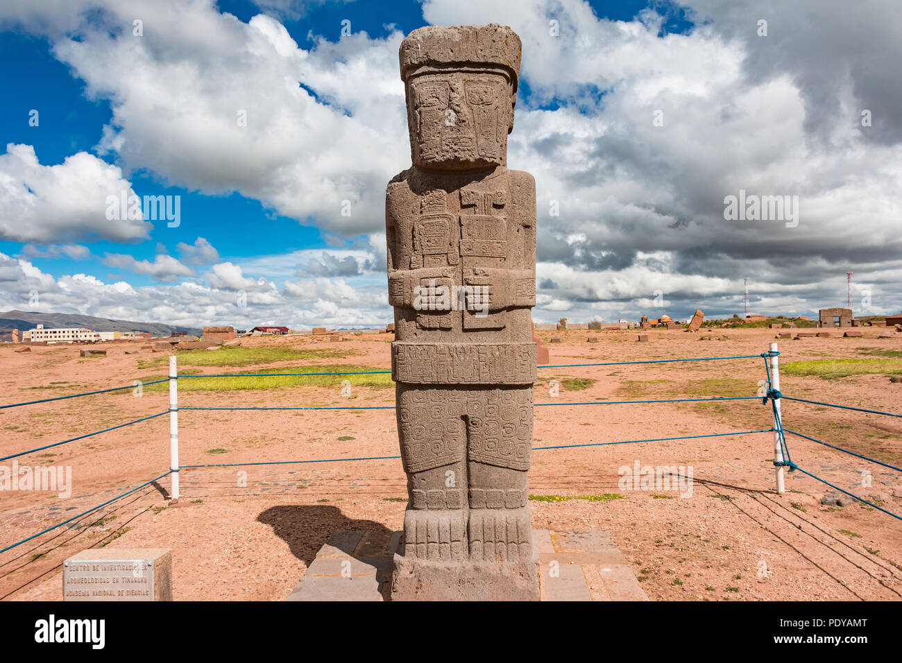 Statue in Tiwanaku archäologische Stätte in Bolivien Stockfoto