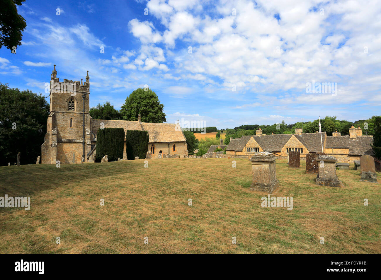 St. Peters Kirche, Upper Slaughter Dorf, Gloucestershire Cotswolds, England, Großbritannien Stockfoto
