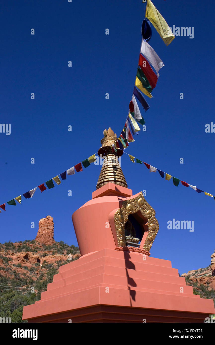 Sedona Amitabha Stupa und Peace Park, 36 Fuß Amitabha Stupa und den kleineren Tara Stupa für Gebet, Meditation, Heilung, und die Erfahrung des Friedens Stockfoto