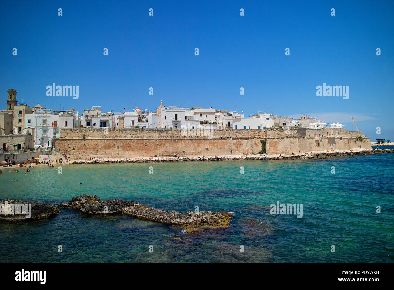 Monopoli beach italy -Fotos und -Bildmaterial in hoher Auflösung – Alamy