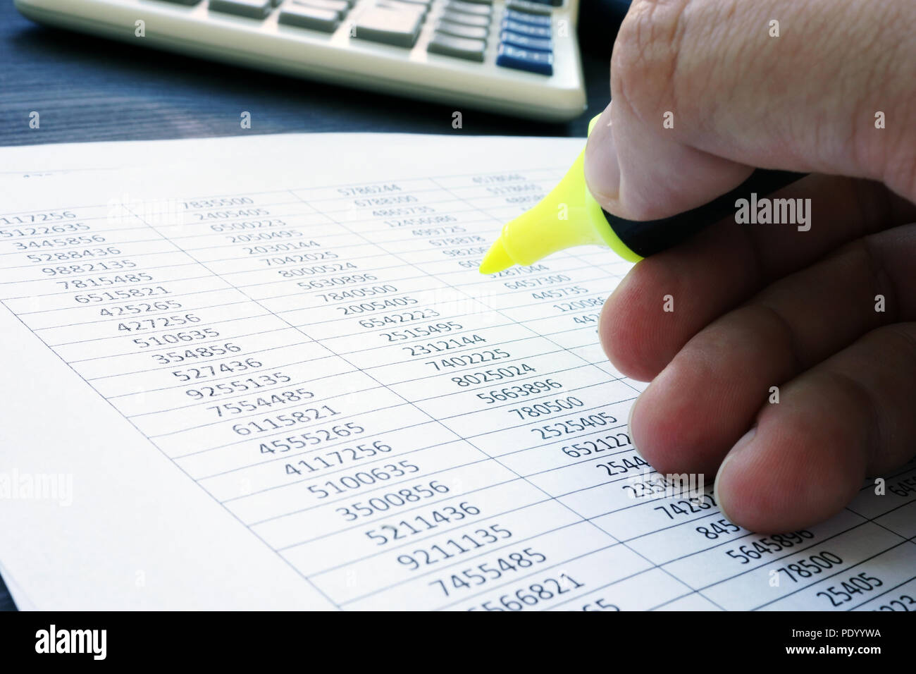 Audit. Prüfer ist die Überprüfung der finanziellen Bericht. Stockfoto