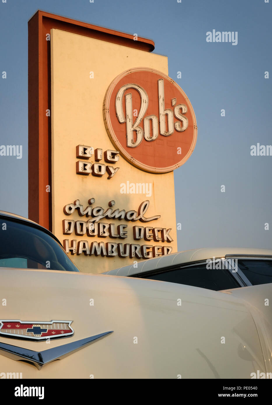 Freitag Nacht Oldtimer Treffen bei Bob's Big Boy in Burbank, CA Stockfoto