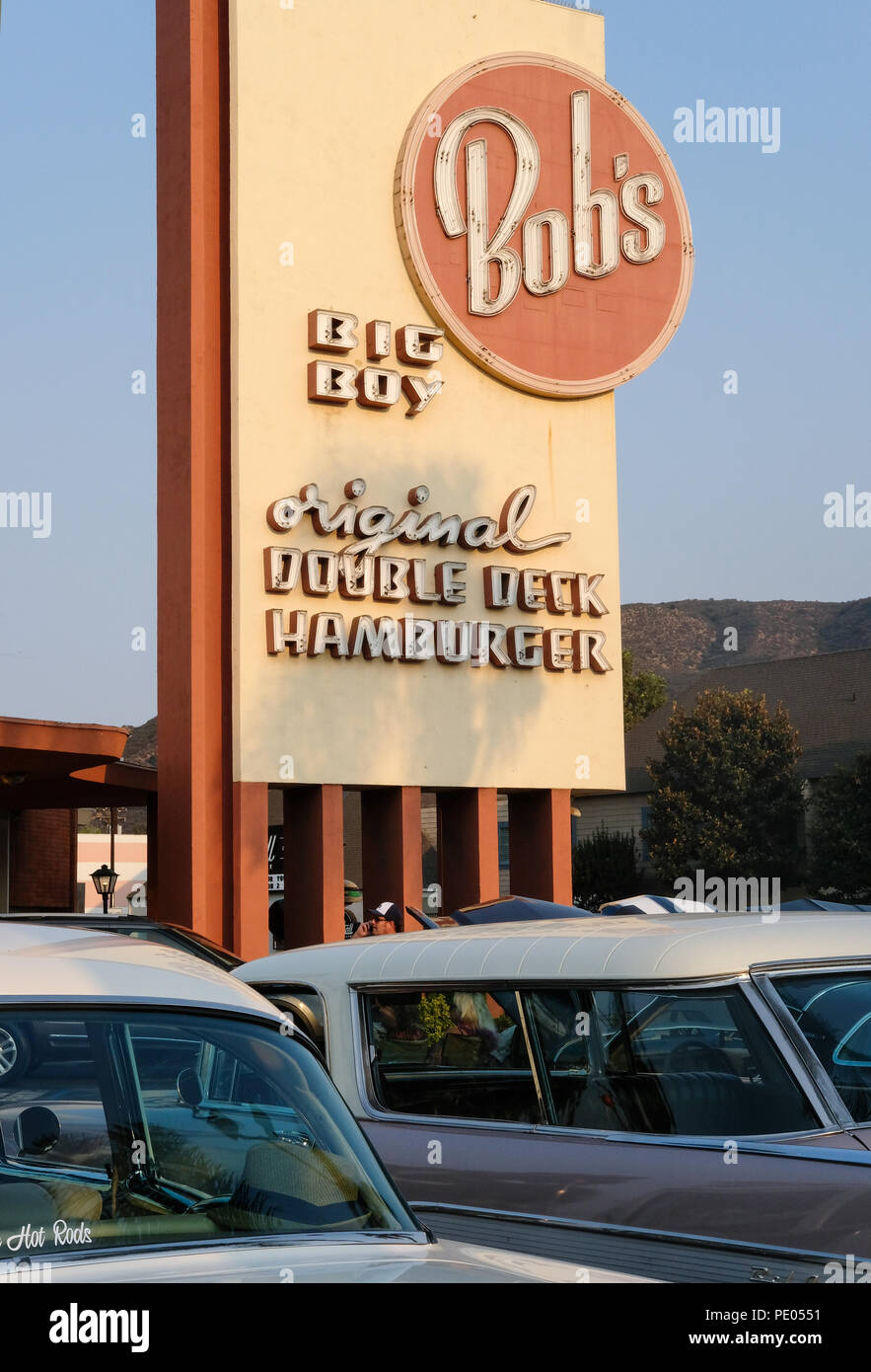 Freitag Nacht Oldtimer Treffen bei Bob's Big Boy in Burbank, CA Stockfoto