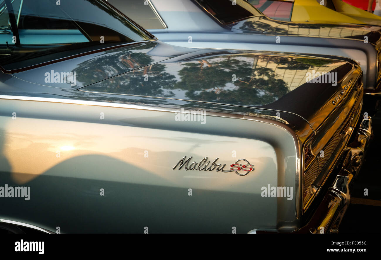 Freitag Nacht Oldtimer Treffen bei Bob's Big Boy in Burbank, CA Stockfoto