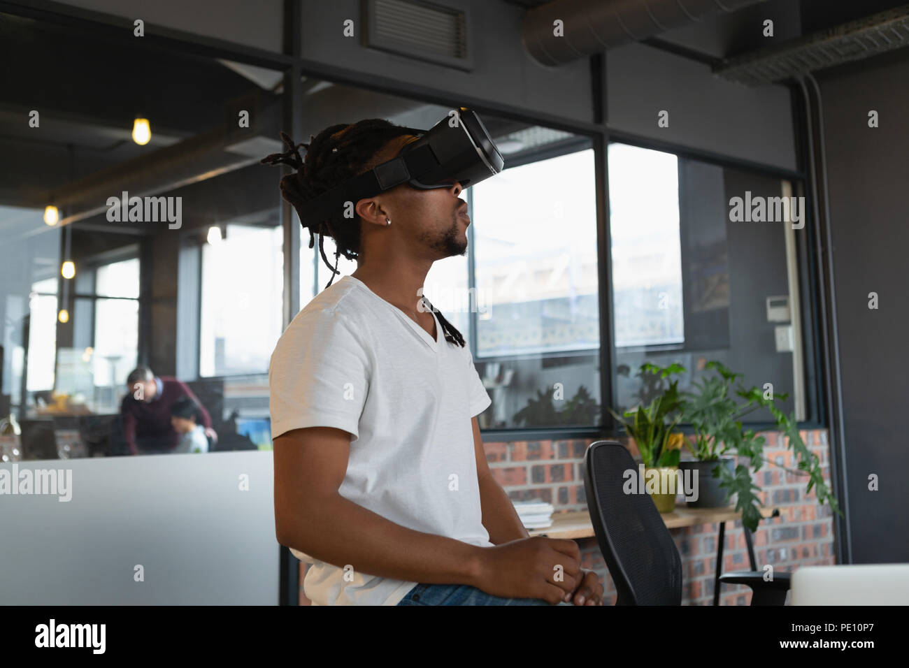Mann erleben virtual reality Headset Stockfoto