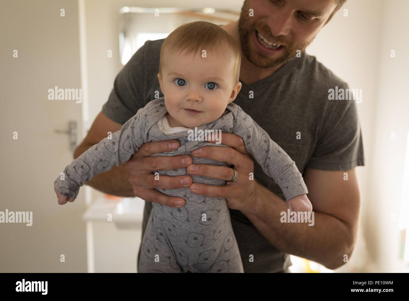 Vater mit seinem Baby boy Stockfoto