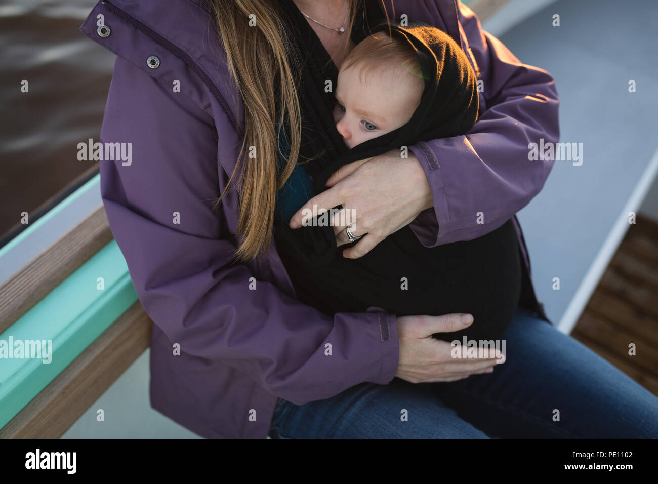 Mutter hält ihr Baby boy Stockfoto