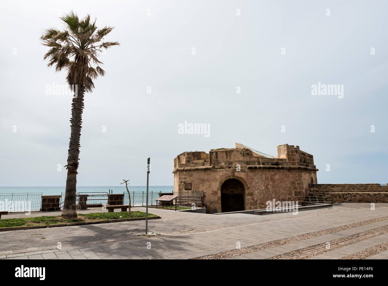 Altes Teil der Verteidigung arbeiten in Alghere auf der italienischen Insel von Alghero Alghero eine der grössten Städte Sardiniens Stockfoto
