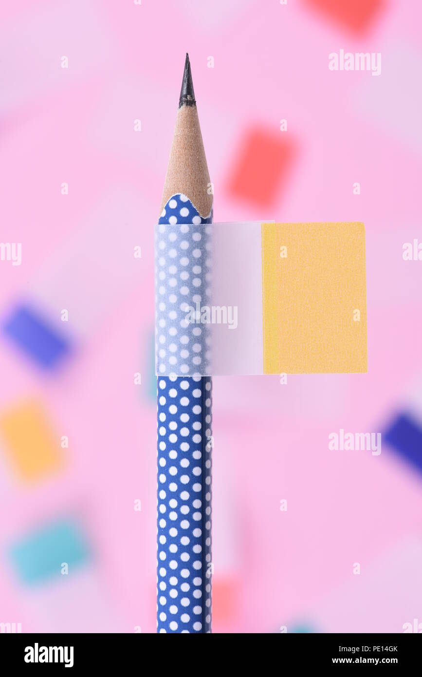 Bleistift mit leere Notiz schließen Stockfoto