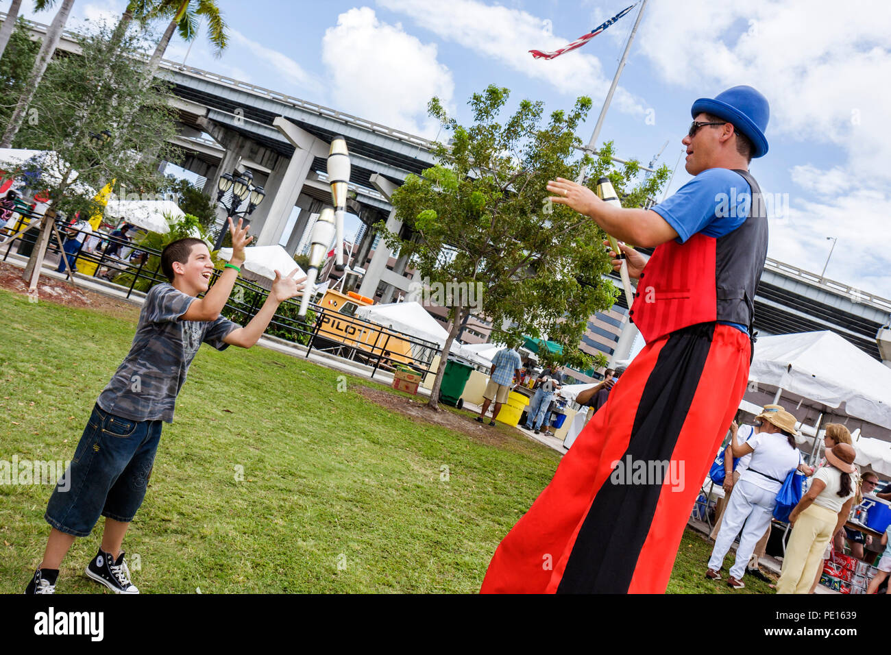 Miami Florida, Little Havana, Jose Marti Park, Miami River Waterday, Fluss, Umwelt, Bildung, Ausstellungsausstellung Sammlung, Erwachsene Erwachsene Männer Männer männlich, b Stockfoto