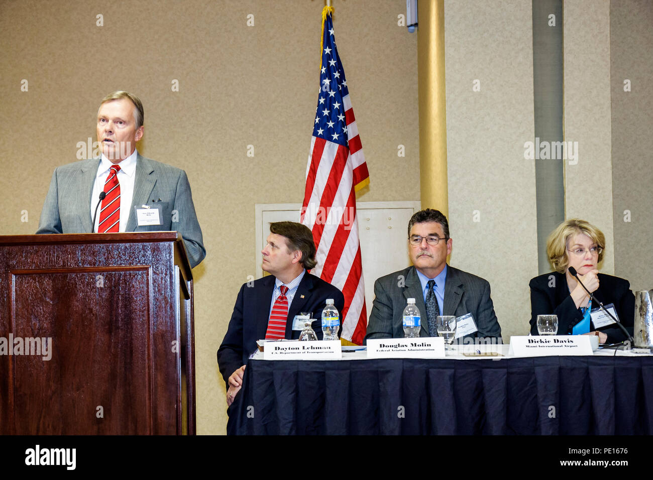 Miami Florida, Hilton Miami Downtown, US Department of Transportation, Aviation Consumer Forum, Luftverkehrsbranche, Regierungsbeamte, Erwachsene adu Stockfoto