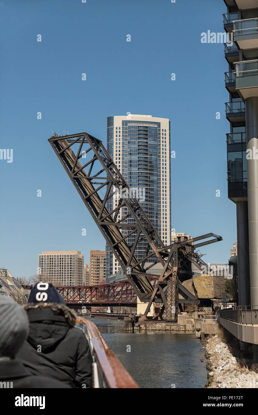 Die kinzie Street railroad Bridge über den Norden Zweig des Chicago River in Chicago ist jetzt gesperrt permanent geöffnet. Stockfoto