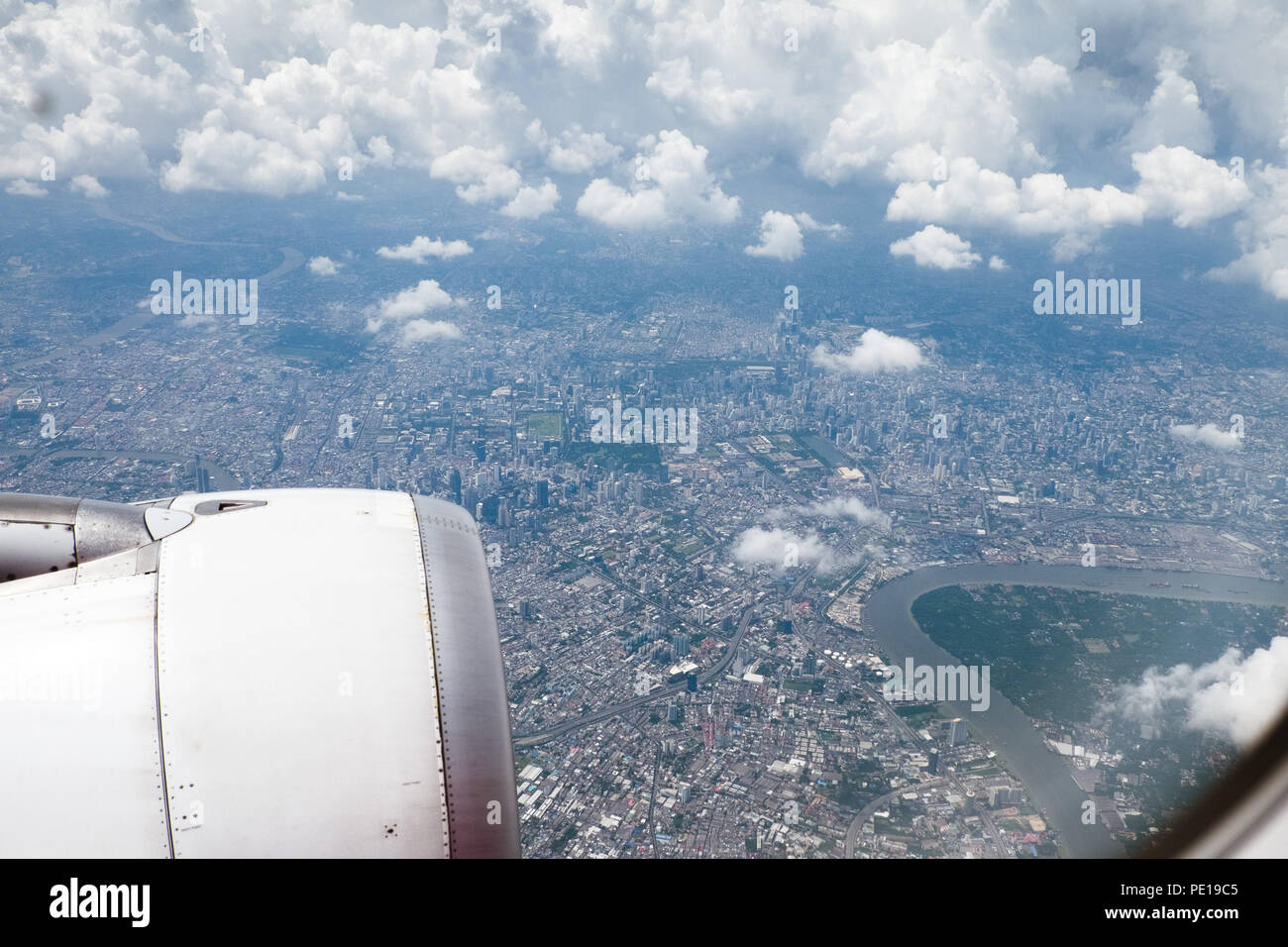 Eine Luftaufnahme über Bangkok, Thailand, aus einem Flugzeug Fenster Stockfoto