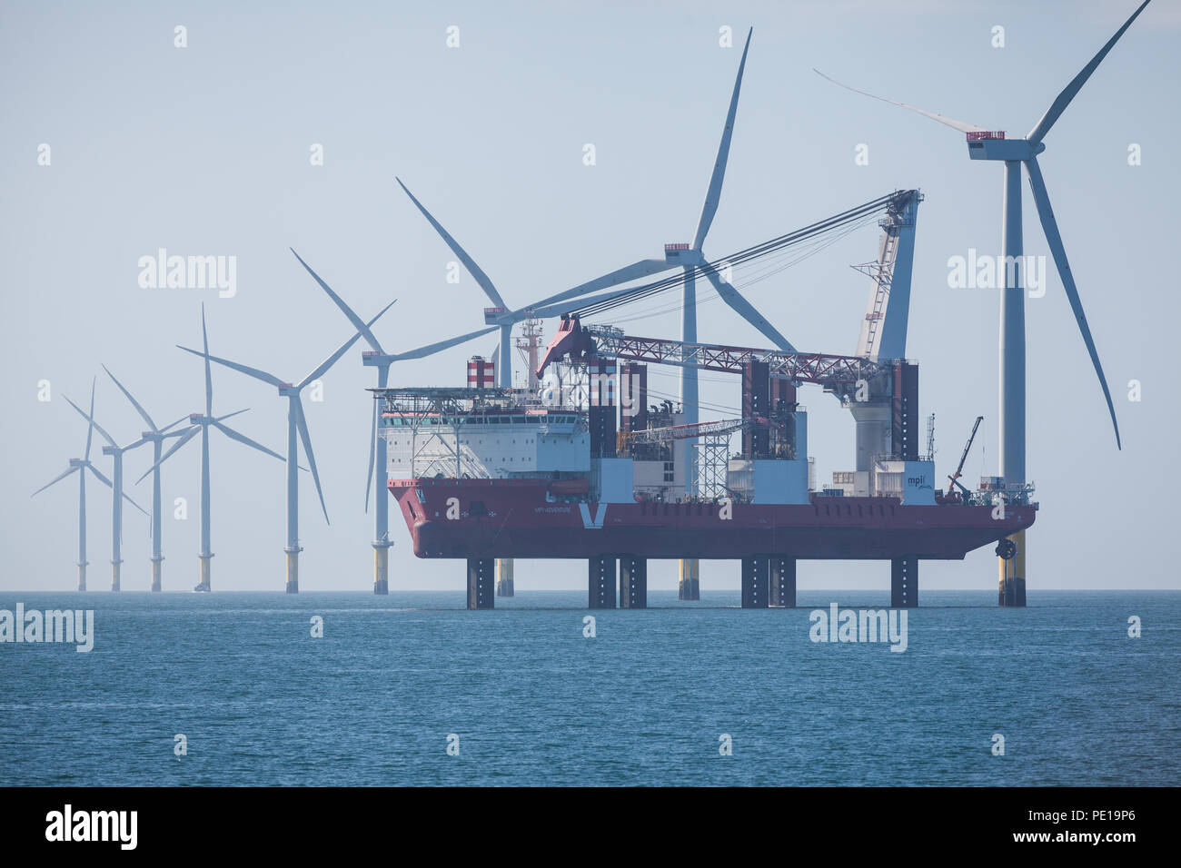 MPI-Abenteuer arbeiten an der Reparatur einer Turbine auf westlich von duddon Sands Offshore-windpark, der Irischen See, Großbritannien Stockfoto