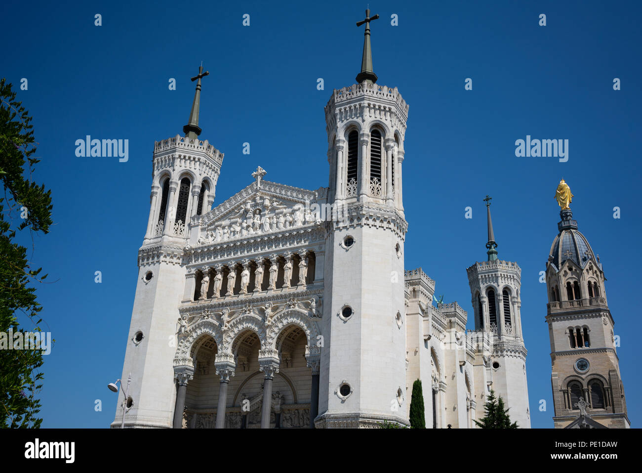 Vorderansicht der Basilika Notre-Dame de Fourviere in Lyon Frankreich Stockfoto