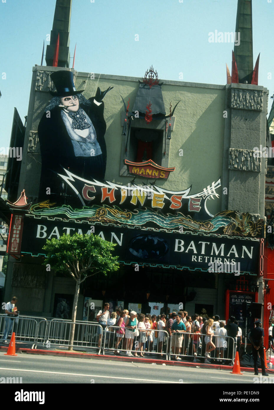 HOLLYWOOD, CA - 15. Juni: Eine allgemeine Ansicht der Atmosphäre an 'Michael Keaton Hand- und Fußabdrücke Zeremonie' am 15. Juni 1992 Bei Mann Chinese Theatre in Hollywood, Kalifornien. Foto von Barry King/Alamy Stock Foto Stockfoto