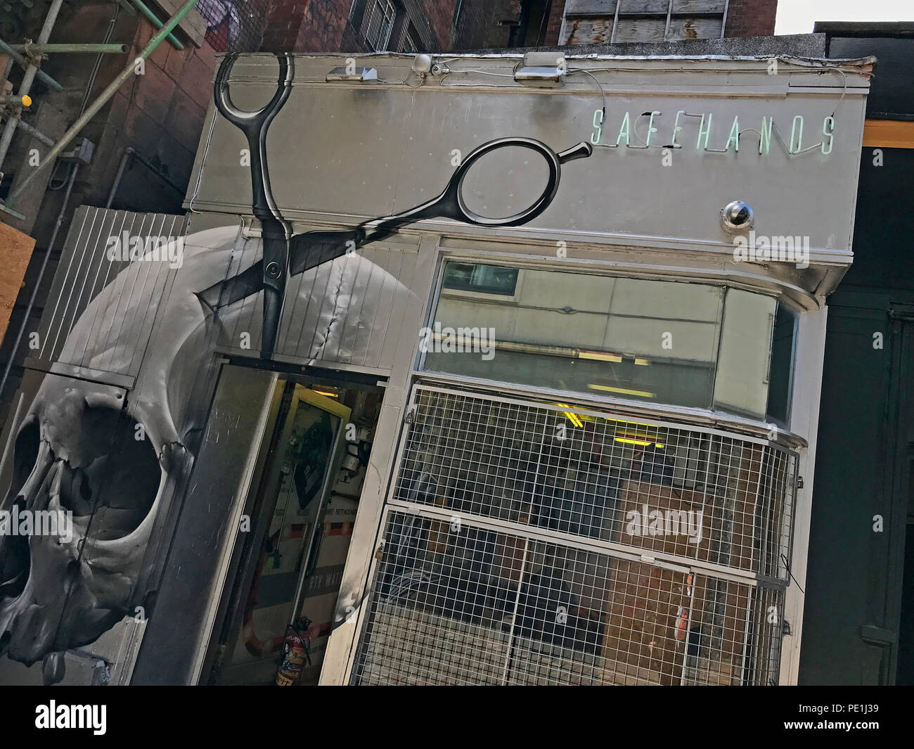 Safe Hands Barbers - Sissors Art, 48 Argyle Street, Glasgow, Schottland, Großbritannien, G2 8AH, GROSSBRITANNIEN Stockfoto