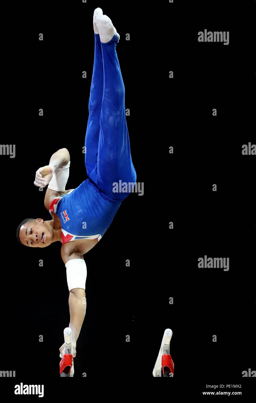 Großbritanniens Joe Fraser konkurriert auf dem parallelen Balken in der Männer Gymnastik Team Finale bei Tag zehn der 2018 europäischen Meisterschaften an die SSE-Hydro, Glasgow. Stockfoto