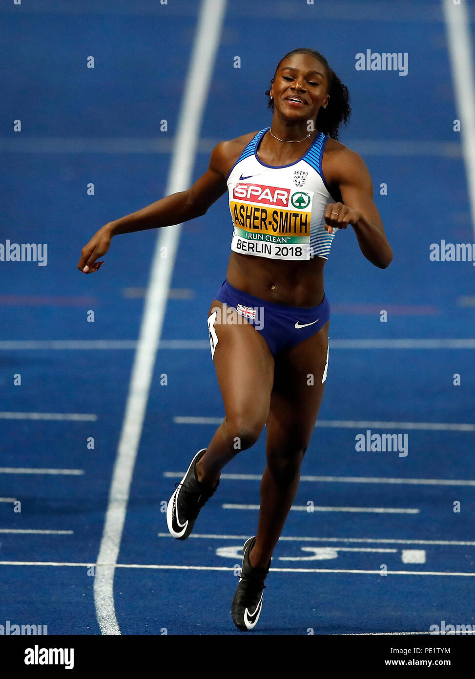 Die britische Dina Asher-Smith gewinnt am vierten Tag der Leichtathletik-Europameisterschaften 2018 im Olympiastadion in Berlin Gold im 200-m-Finale der Frauen. DRÜCKEN SIE VERBANDSFOTO. Bilddatum: Freitag, 10. August 2018. Siehe PA Story Athletics European. Bildnachweis sollte lauten: Martin Rickett/PA Wire. EINSCHRÄNKUNGEN: Nur für redaktionelle Zwecke, keine kommerzielle Nutzung ohne vorherige Genehmigung Stockfoto